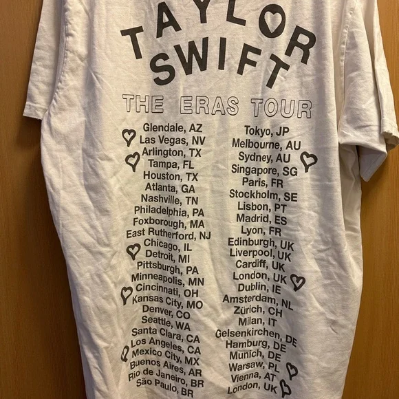 Taylor Swift - Picture 2 of 2